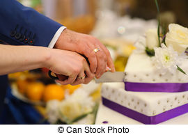 partage-les-gâteau-mariage-image_csp27110673